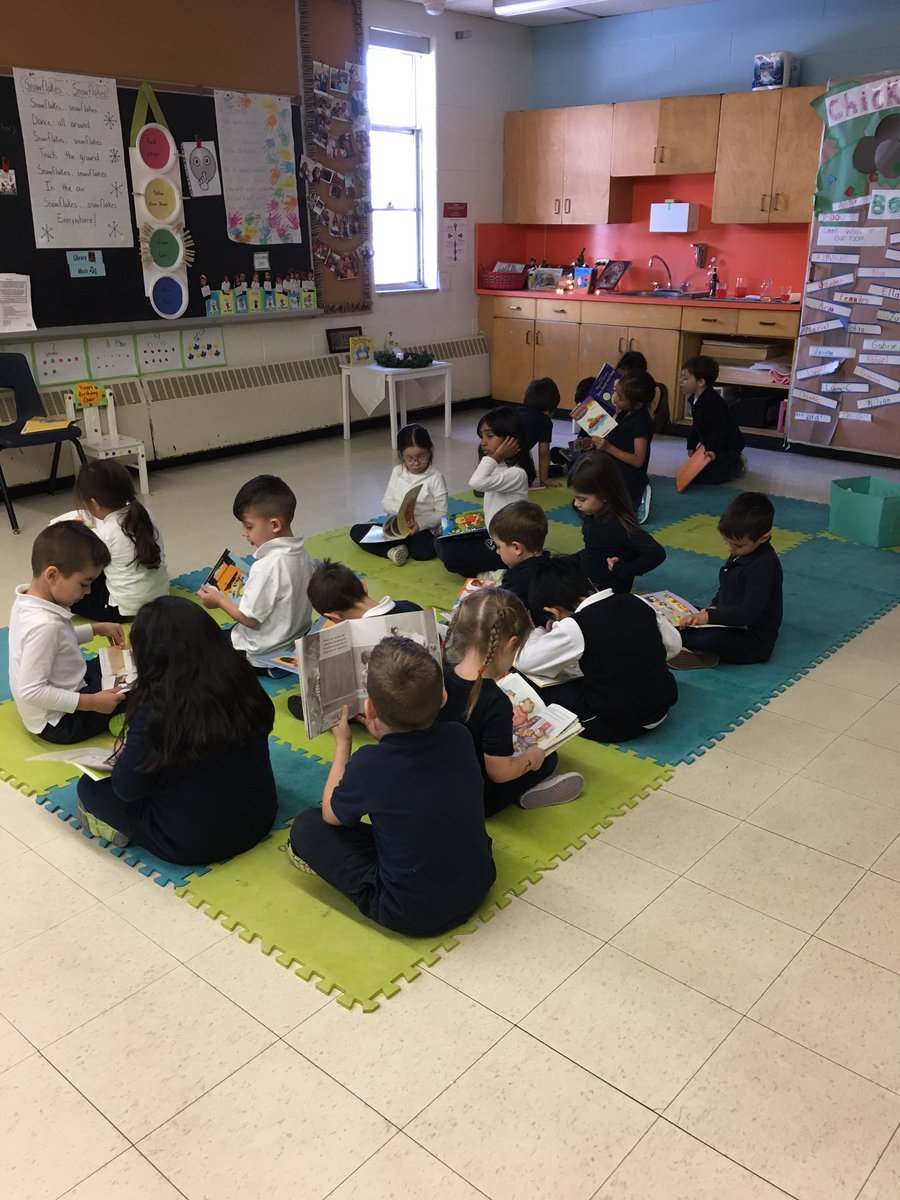 mrsterrana's tweet photo. Silent reading on a cold day. @reginamundices @MICHAELaCACCAMO #warmreading https://t.co/SzjjCsOOl3