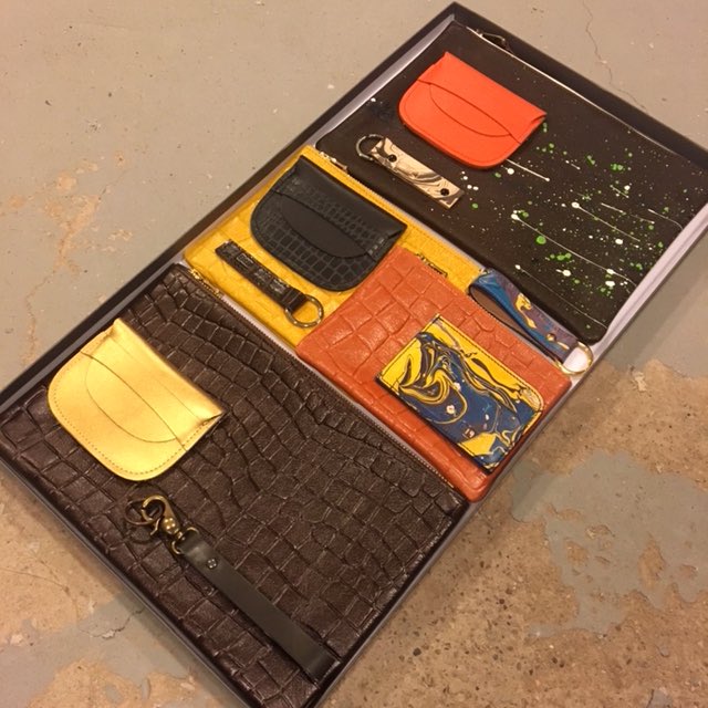 b18leather1's tweet photo. Congratulations🥇 to Val Henderson for winning the #B18leather 12 Days of Christmas Prize Giveaway!!! That’s some of your #Christmas 🛒 sorted! 😉✨🎄✨ https://t.co/W19V4sn3M6