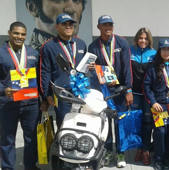 alanazuloaga's tweet photo. Entrega de reconocimientos a nuestros atletas UNES, quienes obtuvieron medalla en los #Juvineu2017 @gralcacioppo @UniversidadUNES @MIJPVenezuela @NestorReverol https://t.co/TArk49xqvt