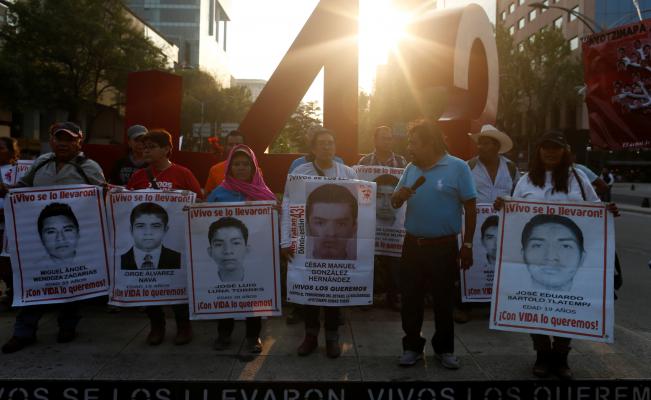 cmdhorg's tweet photo. Registra el @INEGI_INFORMA mas de 307 mil casos de violaciones a #DerechosHumanos en el país durante 2015 y 2016. https://t.co/vQ8FG3TvJW https://t.co/8bFkB4gWK2