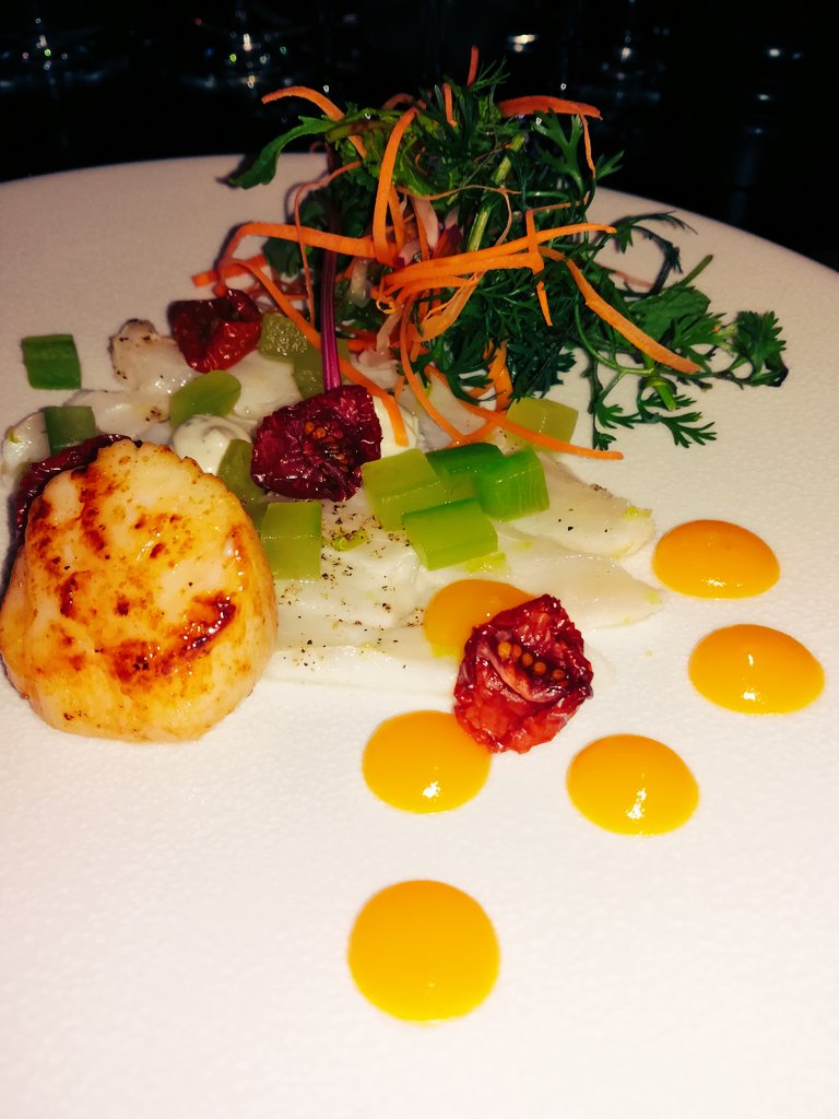 OLMEGA's tweet photo. Chef&amp;Vine|Oneric at Reuben's @OOCapetown. First course Kingklip Ceviche, Oyster Mayo, seared scallop, gooseberry gel, summer salad and apple Chermoulla https://t.co/vmI6u7P5Le