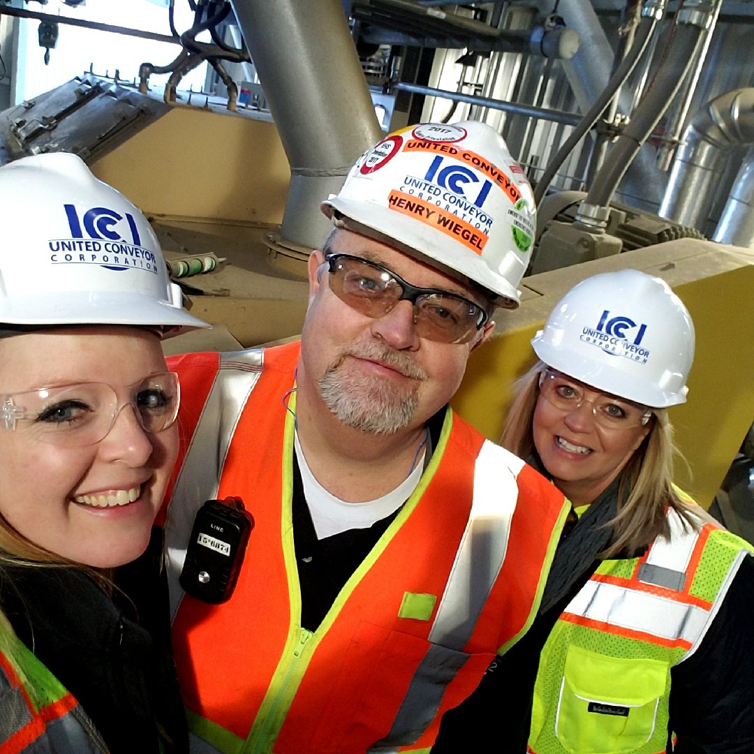 uccenviro's tweet photo. Special thanks to Hank W. for showing Julie & Dawn the #UCC PAX System in action! Keep up the great work Hank! #FieldServiceEngineers sharing #WednesdayWisdom https://t.co/wohgWNglcr