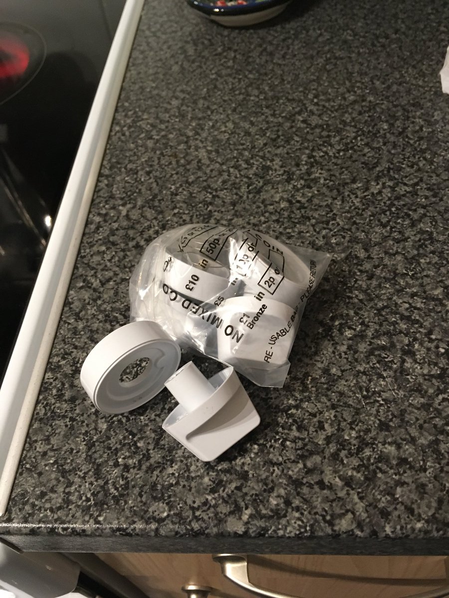 <a href="/IndesitUK/">Indesit UK</a> cooker 13 months old! 3 knobs snapped off, shoddy workmanship. Can’t turn off ring. Help. Need indesituk repairs #help #cantcook #discusted #need replacement