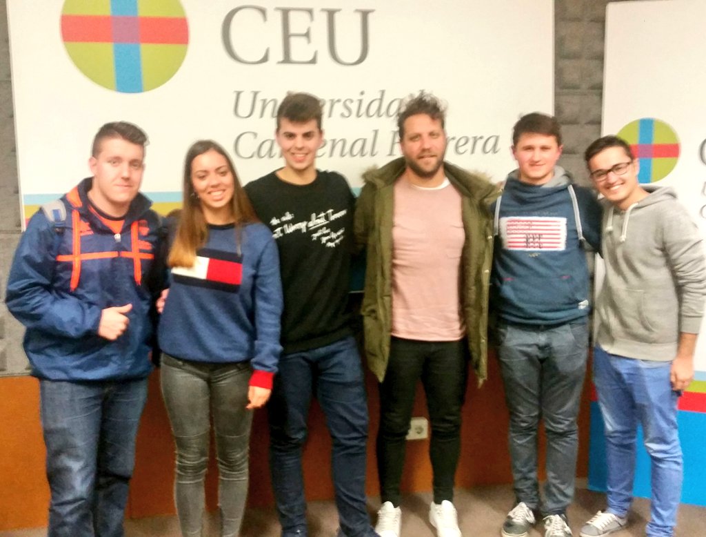 Dani_Merono's tweet photo. Gracias a los alumn@s de Periodismo de la @uchceu que hoy me han invitado a dar una charla sobre periodismo y deporte y también a recordar mi años en el CEU. Gracias en especial a los valientes que siguen @Radioesport914 a diario. Nos vemos en breve!! AMUNT https://t.co/kjjNQNcEtK
