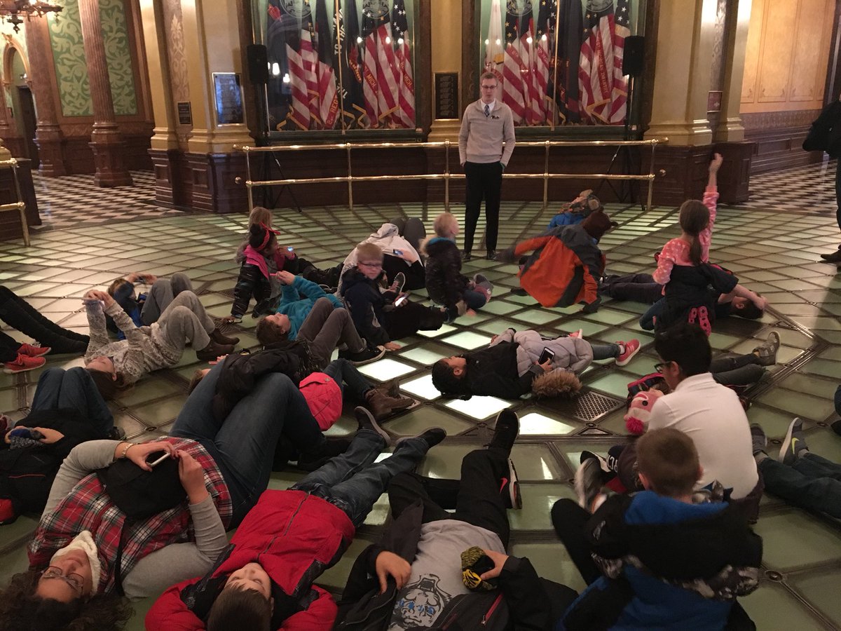 MrsAlstonsClass's tweet photo. Fourth graders at the Capitol. https://t.co/CXp4GmfmsD