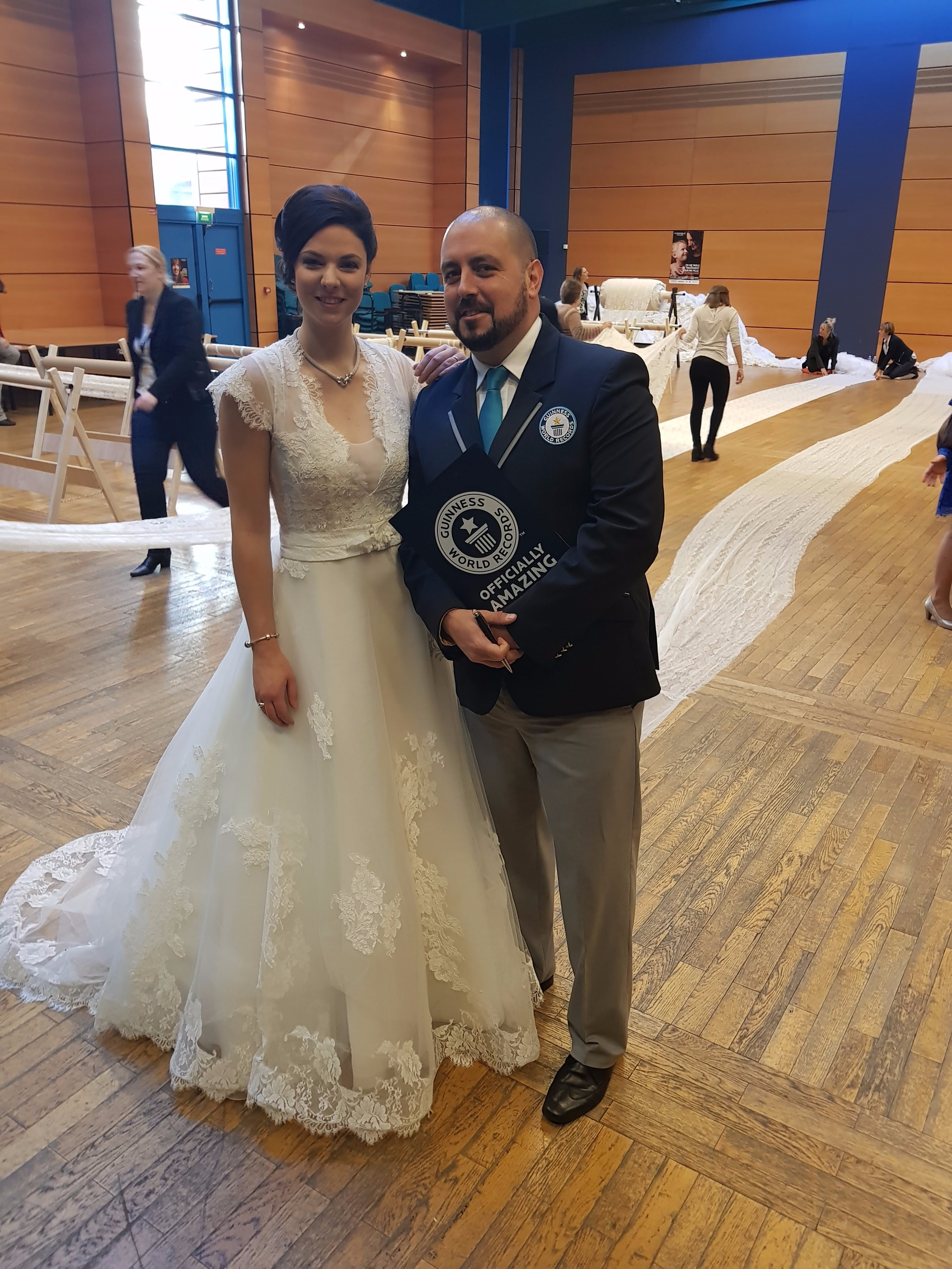 Longest wedding dress in the world online