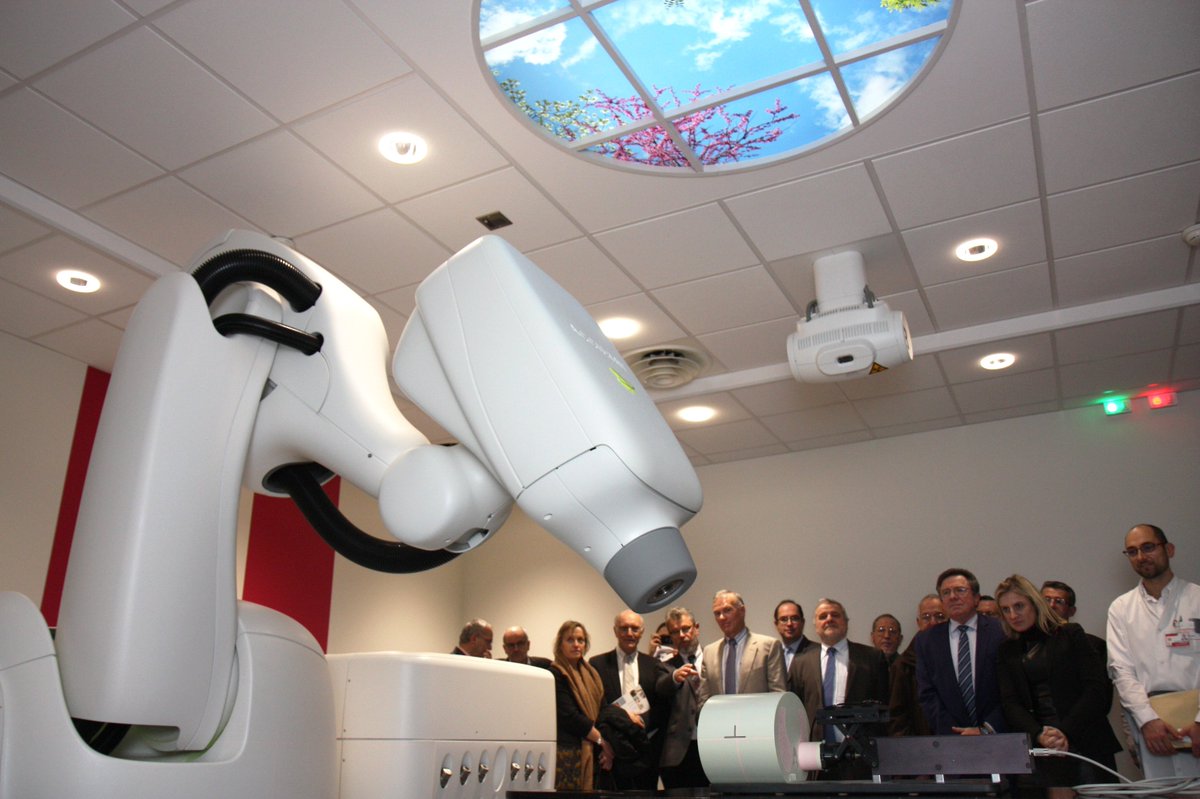 Le #CyberKnifeM6, appareil de radiothérapie de dernière génération, inauguré mercredi 13 décembre 2017 <a href="/icl_lorraine/">ICL Lorraine</a>. Unique dans le Grand Est, ce robot de haute précision est fonctionnel depuis le 20 septembre 2017. #cancer #radiothérapie