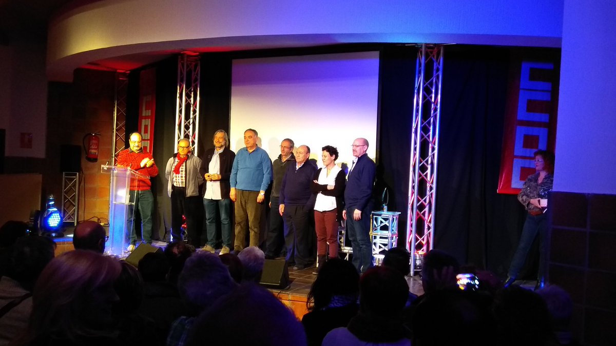 Sonieta_Garcia's tweet photo. @CCOOAragon homenaje a sus afiliados y afiliadas que llevan 25 años de compromiso con la sociedad y la lucha obrera #CCOOseMueve  #PremioCompromiso https://t.co/sbX4gcFA43