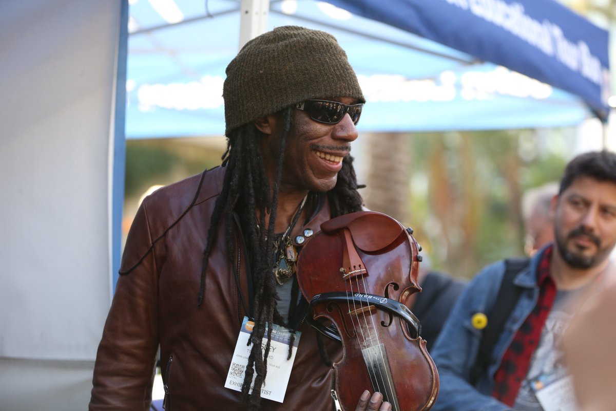 NAMMShow's tweet photo. It's National Violin Day here in the States, and that has us perusing photos from last year's #NAMMShow! Are you going to play your 🎻today? https://t.co/1tlbsJCNul
