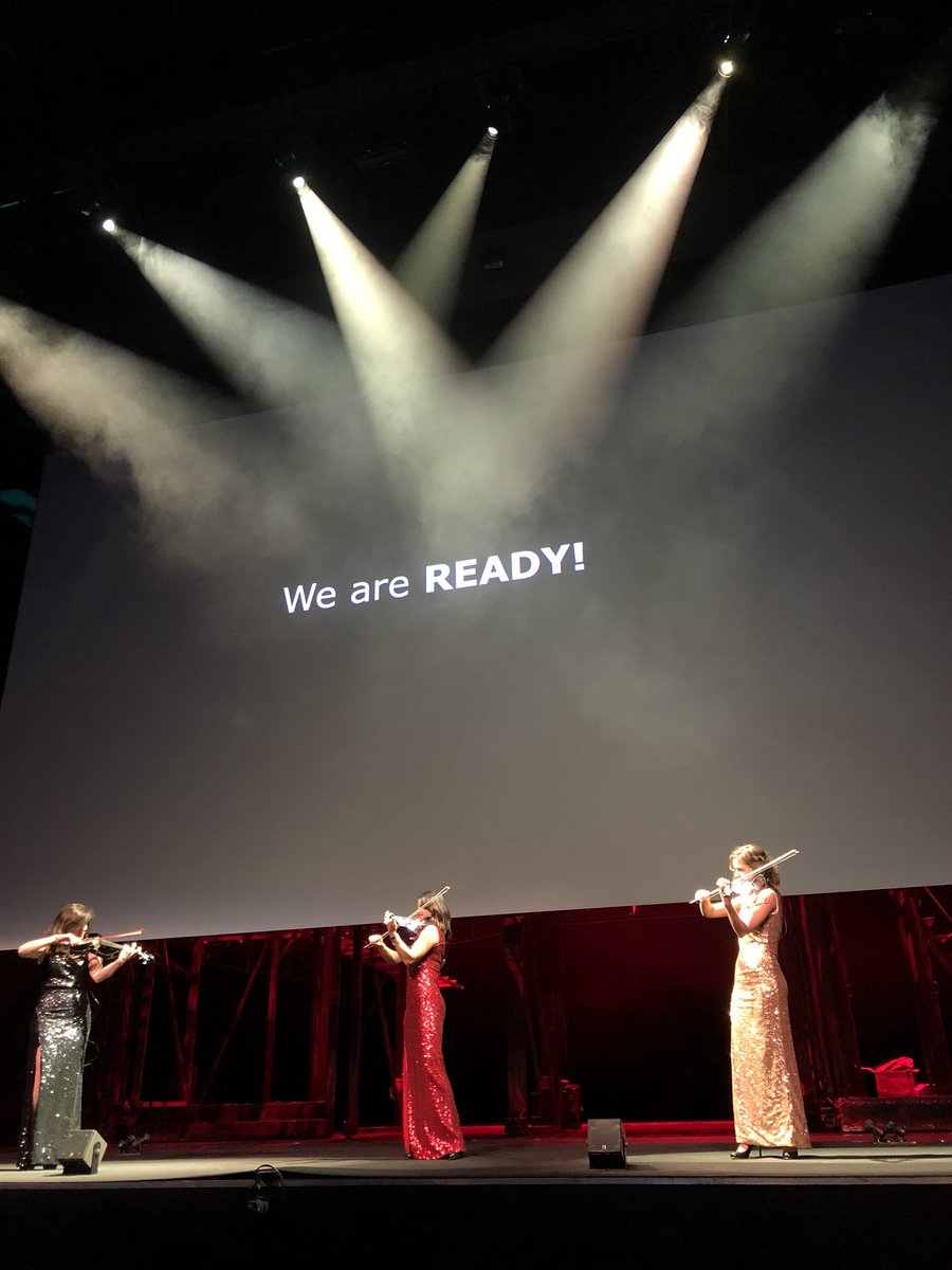 Newsroom070's tweet photo. Het Worldforum The Hague is vanmiddag heropend na een grondige renovatie en uitbreiding. @karstenklein en Bgm Pauline Krikke bij opening. In afgelopen periode is aantal meerdaagse congressen met 50% gestegen. https://t.co/D5t4aSyymL