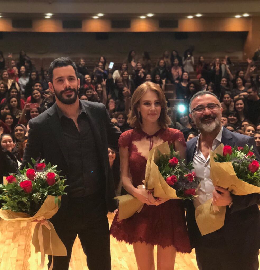 #MutlulukZamanı’nın Bakü galasında oyuncularımız seyirciyle buluştu! 😌