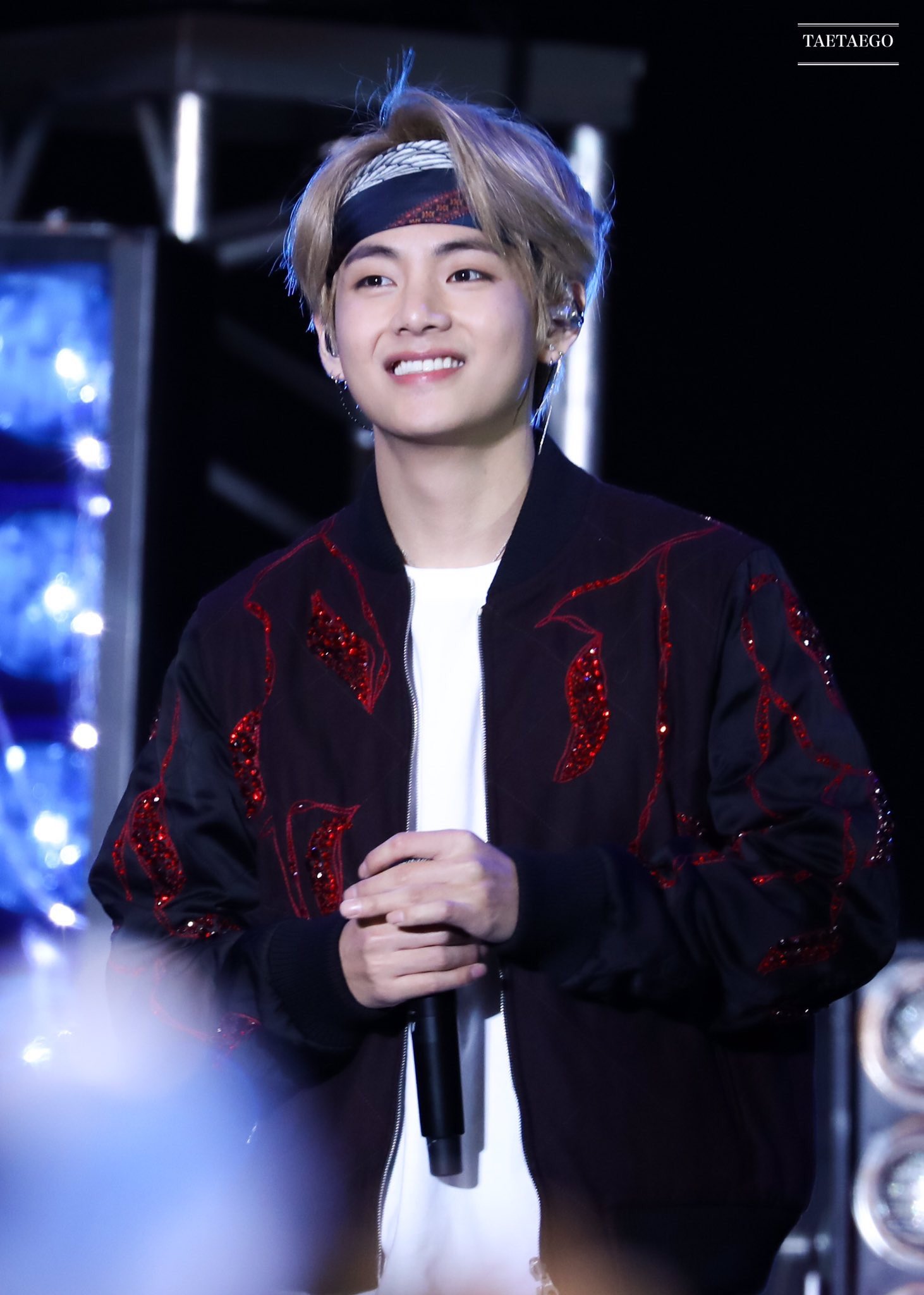 22 Times BTS's V Proved He Has The Most Adorable "Box Smile" - Koreaboo