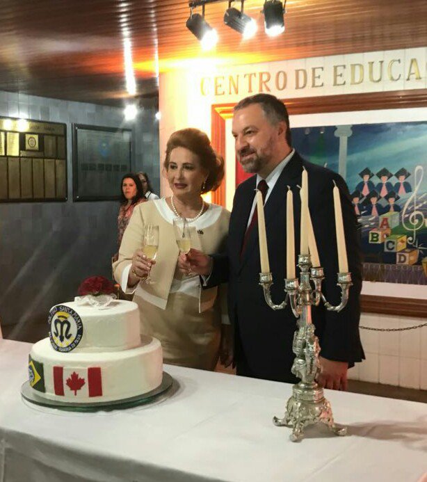 Liviacanada's tweet photo. Embaixador @savoner do #Canadá celebra #NobreParceira com Rosa Amélia do Colégio Santa Maria em #Recife https://t.co/AA5wkxYjsV