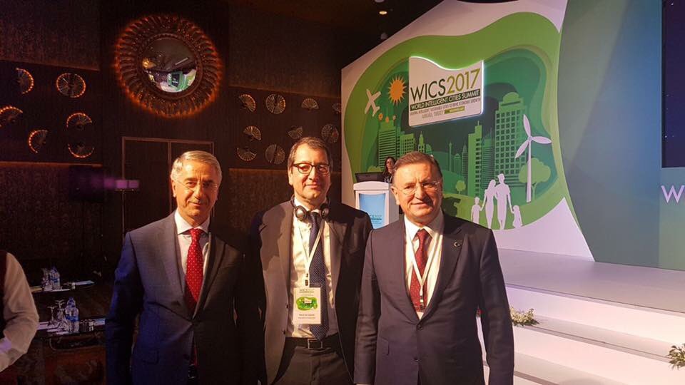 23YANILMAZ's tweet photo. #WICS2017 Dünya Akıllı Şehirler Zirvesi'nde Kentsel Dönüşüm: Akıllı ve Sürdürülebilir Şehirler’in Dizaynı oturumunda Elazığ'ın geleceği açısından atılan önemli bir adım olan kentsel dönüşümdeki çalışmalarımızı ve gerçekleştirdiğimiz projelerimizi anlattık.
#AkıllıŞehirler https://t.co/w0ET7ZIvuS