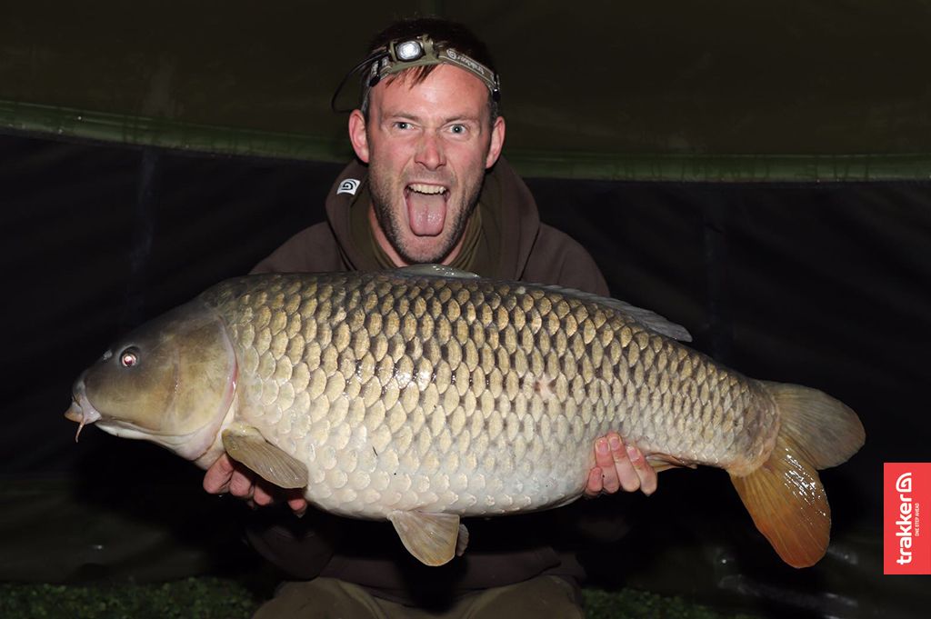 Yeeeeah boy! <a href="/Darrelpeck/">Darrel Peck</a> keeping it stealthy with the catch shot inside the Tempest to conceal the flash during a mini-campaign on Bayeswater, after most of the members had written it off after the first frosts! ❄️

#Trakker #TeamTrakker