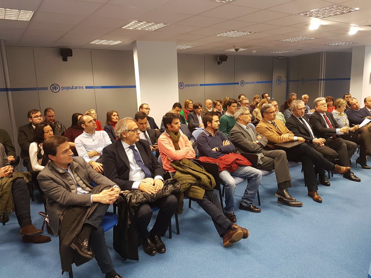 alferma1's tweet photo. Las políticas de empleo de @PPopular funcionan. En Castilla y León tenemos 79.200 ocupados más que al inicio de la recuperación económica, pero nuestro objetivo prioritario es más empleo y de calidad. Hoy hemos mantenido un encuentro con el consejero de Empleo. https://t.co/7iiW7Y3S1l