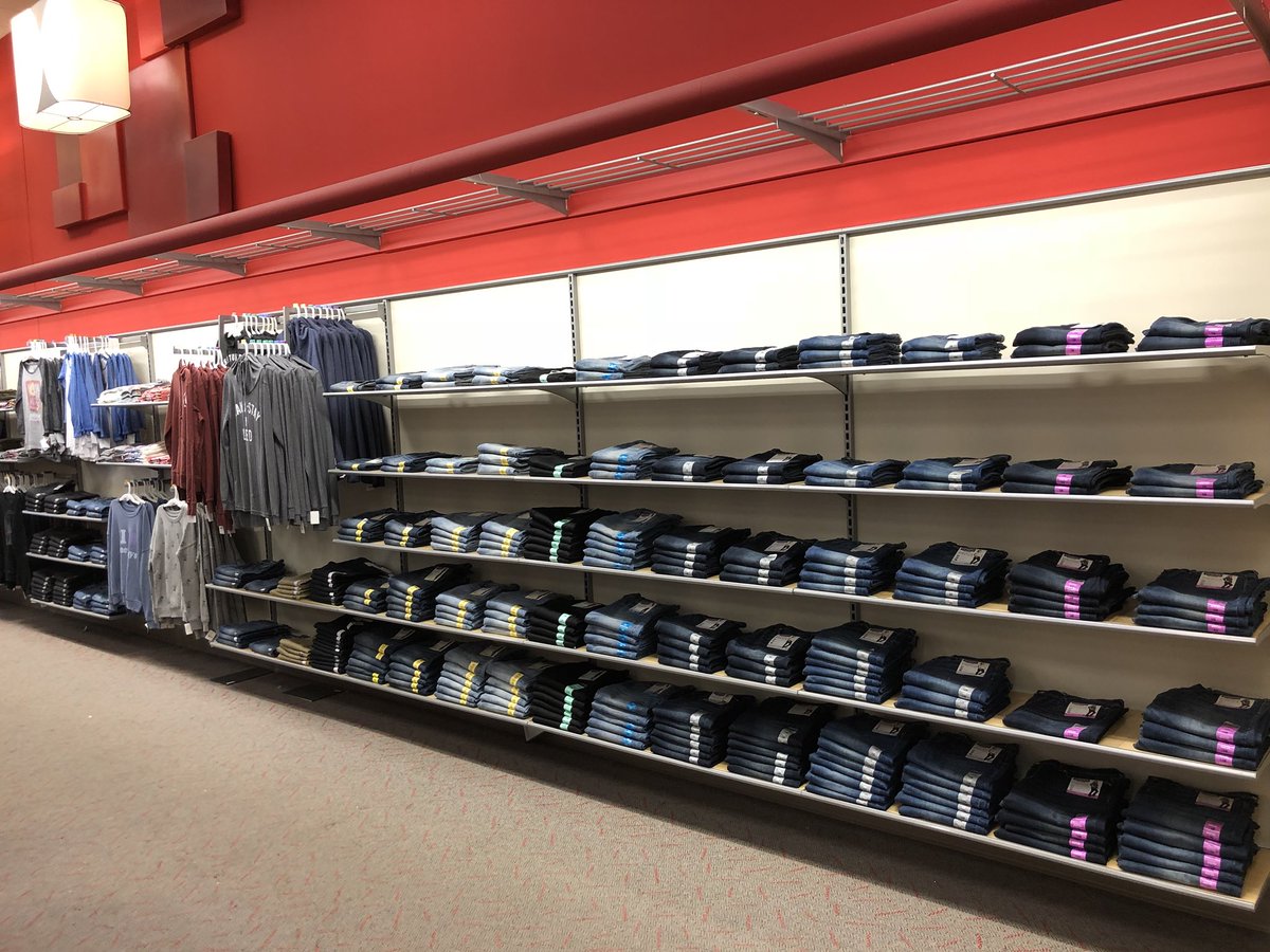 VML_Dana's tweet photo. Spent the morning with our wonderful style team member @Kh_Rukhsana transforming the denim wall! #inventorysolutions #crispfolds #denimdays https://t.co/VWdWl9j6dy