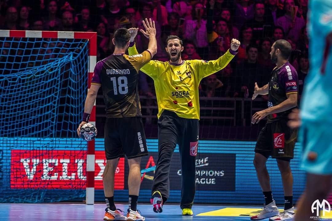 CyrilDumoulin's tweet photo. Paris, acte 2 ! Après le nul à Nantes, nouvelle confrontation de taille demain dans la capitale pour les 1/4 de finale de la Coupe de la Ligue !!! 
#tousH #mortouvif #toutdonner #onlacherarien #objectifFinal4 https://t.co/ISHPQ37hJ9