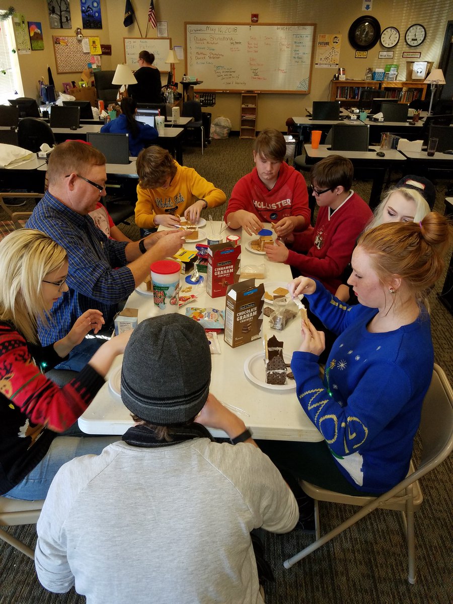 RKhosravipour's tweet photo. A little holiday fun today at the TLC #vctlc @USD262 https://t.co/XhyUNCunl2