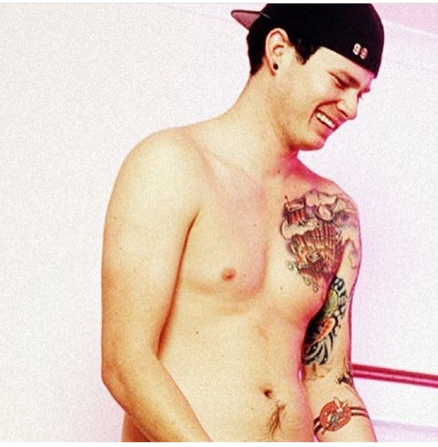 HAPPY BIRTHDAY TOM DELONGE!!! I love you more than dogs.   