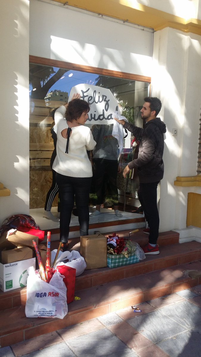 anta_bb13's tweet photo. Escaparate cudeca 
#YoAporto
#CreaComercii
#FpMalaga 
@FP_taco @Anagaldeano12 @clauuupascual @celesst00 @cm_cairo https://t.co/6bt60wDnef
