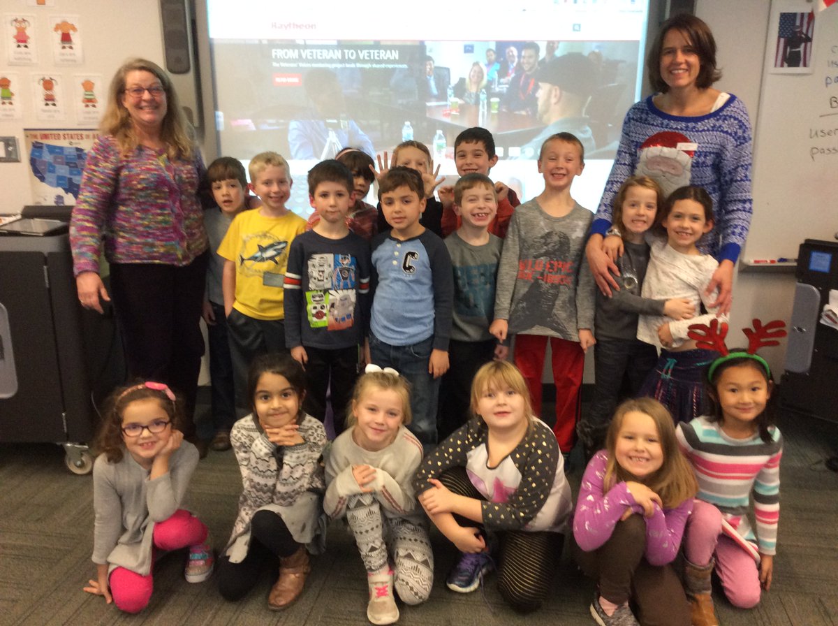 pbackiel's tweet photo. Day #7 #HourOfCode2017  at the Center School, with Mrs. Sanborn, software engineer, Raytheon! https://t.co/WZBneJHKxB