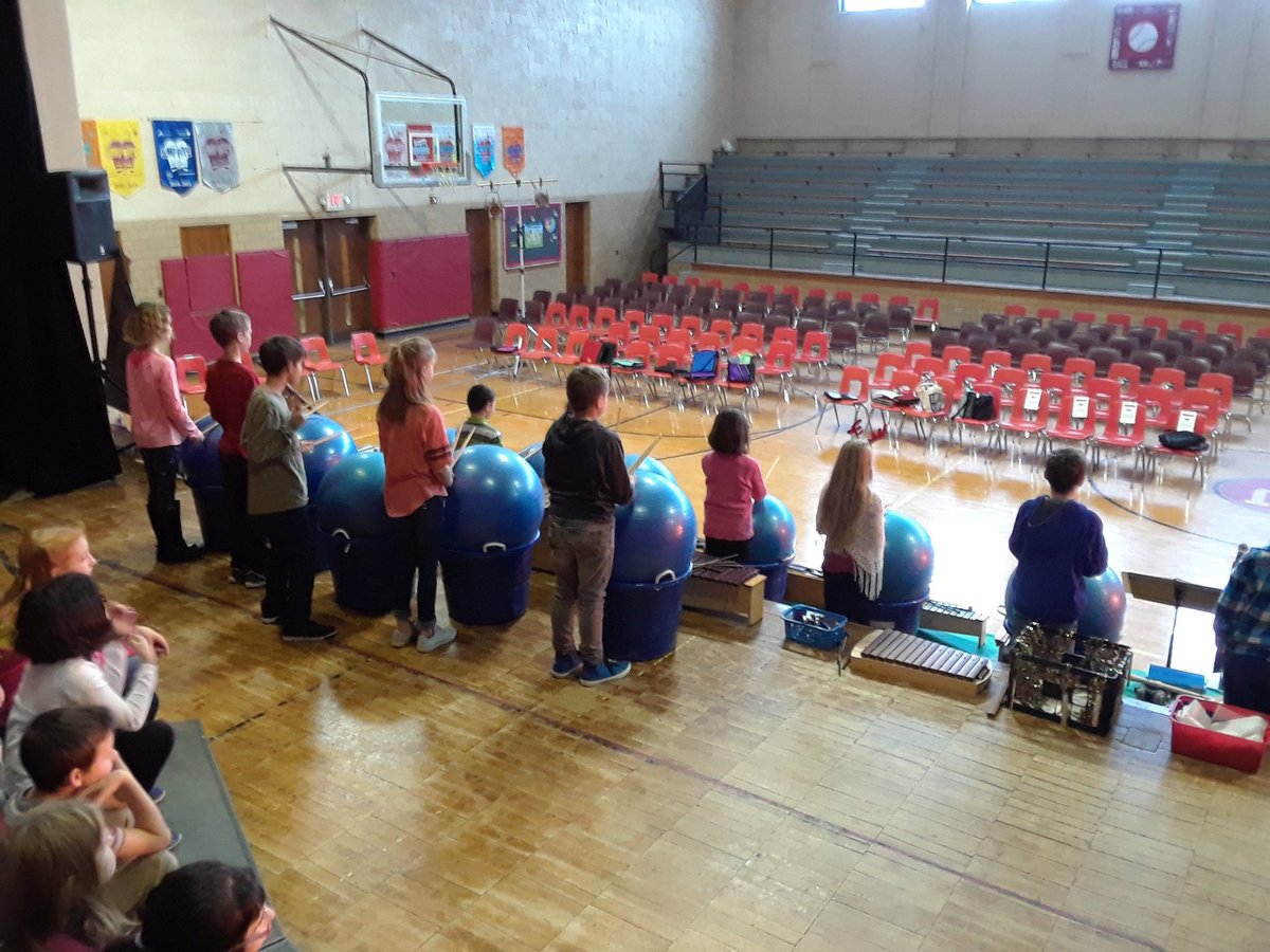 gwensarya1's tweet photo. My fabulous 4th graders did a great job practicing for our concert tonight.  Can't wait #ejrocks https://t.co/S9zgUh0jz5