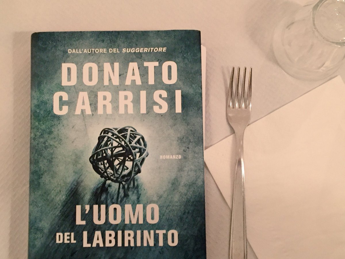 CLetteraria's tweet photo. Stasera una cena... noir. 🍽Incontriamo @DonatoCarrisi per parlare insieme del suo #lUomodelLabirinto. Seguiteci! @LibriLonganesi https://t.co/0Vp5R2epF1