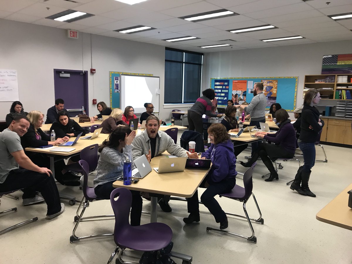 CarlWmSeward's tweet photo. When your school’s PD sessions are set up as teacher-inspired, teacher-led worshops, it becomes fun to learn from others!  Gunston Rocks! @GuMS_Principal @AP_Curtis @APSGunston @APSTeachLearn https://t.co/eUYOKWDowB