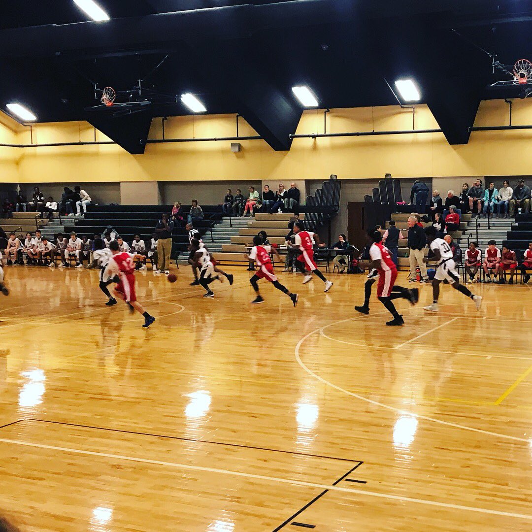 EnnisMommaX4's tweet photo. Tanner with the THREE!🙌🏻 #Tanner12🏀#GoRedskins❤️🖤@BryanCountyMS @missliz31 https://t.co/NmHmghsvWm