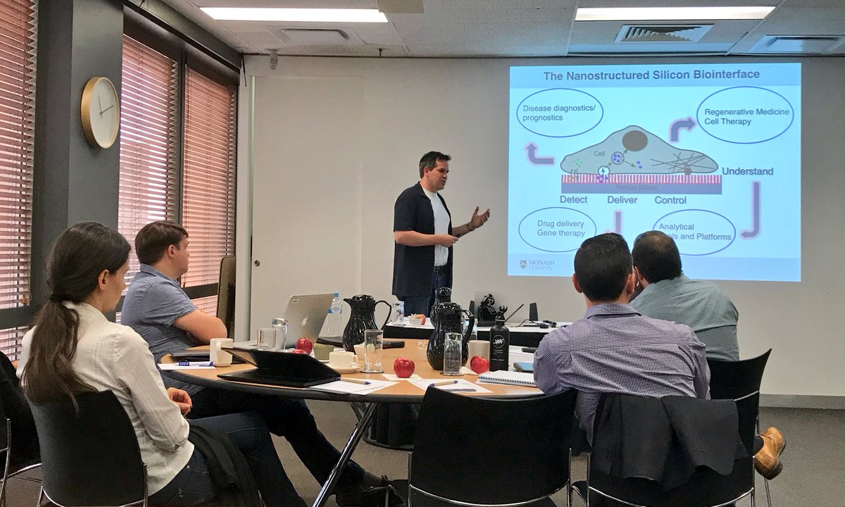 voelcker_lab's tweet photo. Nanostructured porous materials and the biointerface: opportunities in #biomaterial #nanomedicine and #diagnostics applications. Nico showing a great overview of our research activities at the D4 Research Review @MIPS_Australia https://t.co/ib5nlcstWI