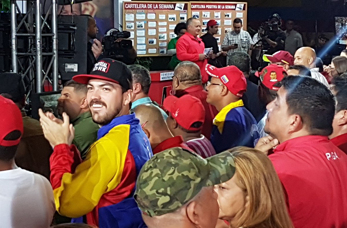 MarceloGalvis's tweet photo. Desde la ciudad de Cumaná cuna del Gran Mariscal de Ayacucho, Antonio José de Sucre, acompañando al camarada @dcabellor en su programa @conelmazodando #VictoriaChavistaPorLaPaz @NicolasMaduro @psuvaristobulo https://t.co/W211duW15d