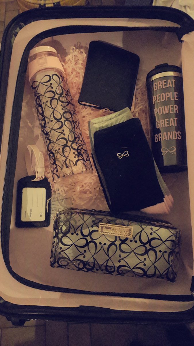 🎉 #Xmas #Gift #Happy 🎁 4725 - Merci Hunkemöller 🎀 <a href="/HastirJ/">Hastir Jennifer</a> <a href="/AntheaBiancucci/">Anthea Biancucci</a>  <a href="/karin_rombaut/">Karin Rombaut</a> <a href="/S_Lalanne/">Stéphane Lalanne</a> @Dimitri_HKM