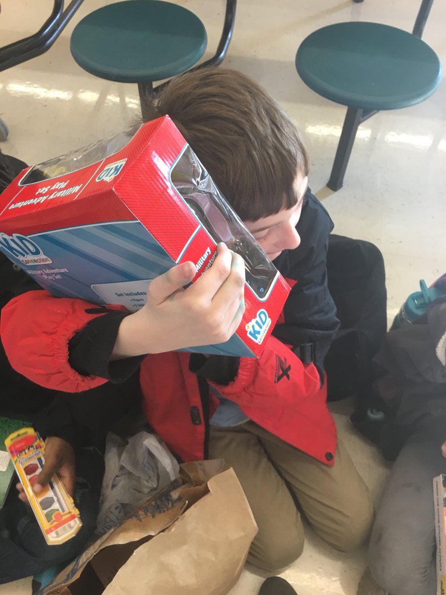 burcham_piccola's tweet photo. Secret Santa came to visit today! #180DaysofGreatness #TheFranklinDifference @leighmragsdale https://t.co/5ljTRwnZty