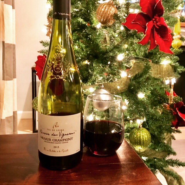WineBlock's tweet photo. This 2015 Reserve des Vignerons Saumur Champigny had us at 100% Cabernet Franc. We'll be purchasing this light and balanced Cab Franc again soon.
#winewednesday #CabernetFranc #CabFranc #winetime #feelingfestive #redwine #wineblock https://t.co/cYLul2TIUq