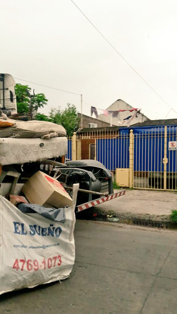 Silvanajuntos's tweet photo. @leynomastas TRABAJO INFANTIL EN TRES DE FEBRERO.NO PODEMOS QUEDARNOS DE BRAZOS CRUZADOS Y HACER QUE NO PASA NADA.DEL CABALLO, NI HABLAR.😠😠😠 https://t.co/2vMvUNC0W6