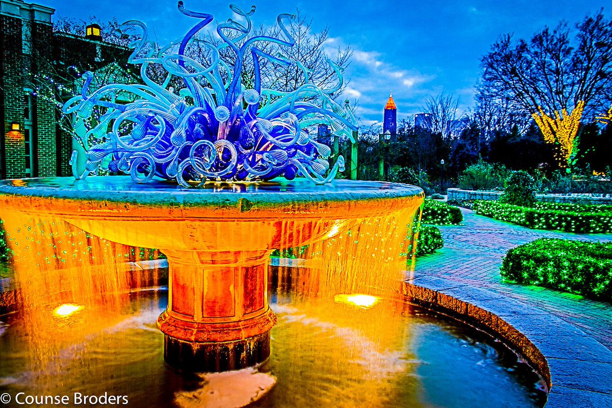 SoutheastMakers's tweet photo. #Atlanta has lots to offer during the holidays, but staying on the couch and watching seasonal favorites with your loved ones is special, too: https://t.co/t6mZUf8bkX @AtlBotanical @PonceCityMarket @xfinity https://t.co/zmpospPZCH