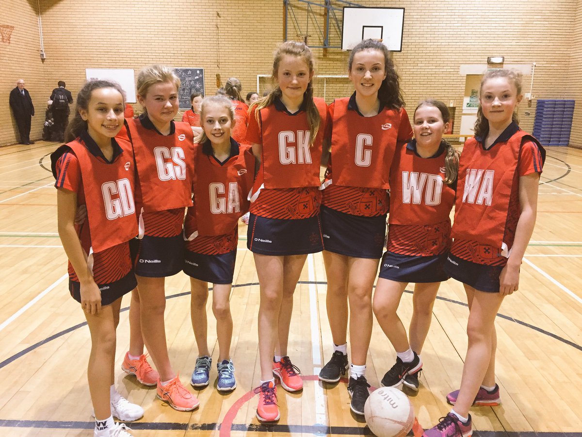 redhousesport's tweet photo. Win for the @RedHouseSchool As and a 1goal loss for the B tonight V Egg #skillzonshow #festivenetball #festivecheer https://t.co/78epNEN7ab