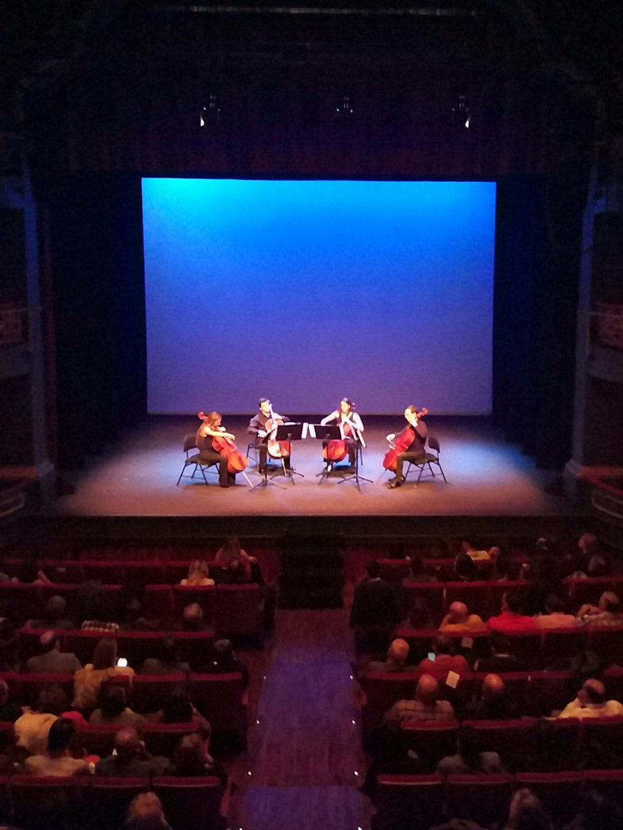 ProyectoHombreV's tweet photo. La gala llega a su fin de la mano del talento de los alumn@s de la Escuela de Música de Valladolid #20xti https://t.co/fMqgCwKX2p