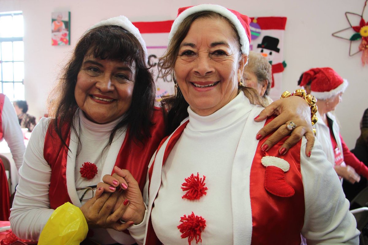 ChuchinDLGarza's tweet photo. Mi esposa Blanca de la Garza y yo, estuvimos celebrando una posada con los integrantes de la Casa Club del Adulto Activo, del Sistema #DIFMatamoros, es increíble la energía y alegría que compartieron con nosotros ¡Felices fiestas! https://t.co/g3O5jH1BWo