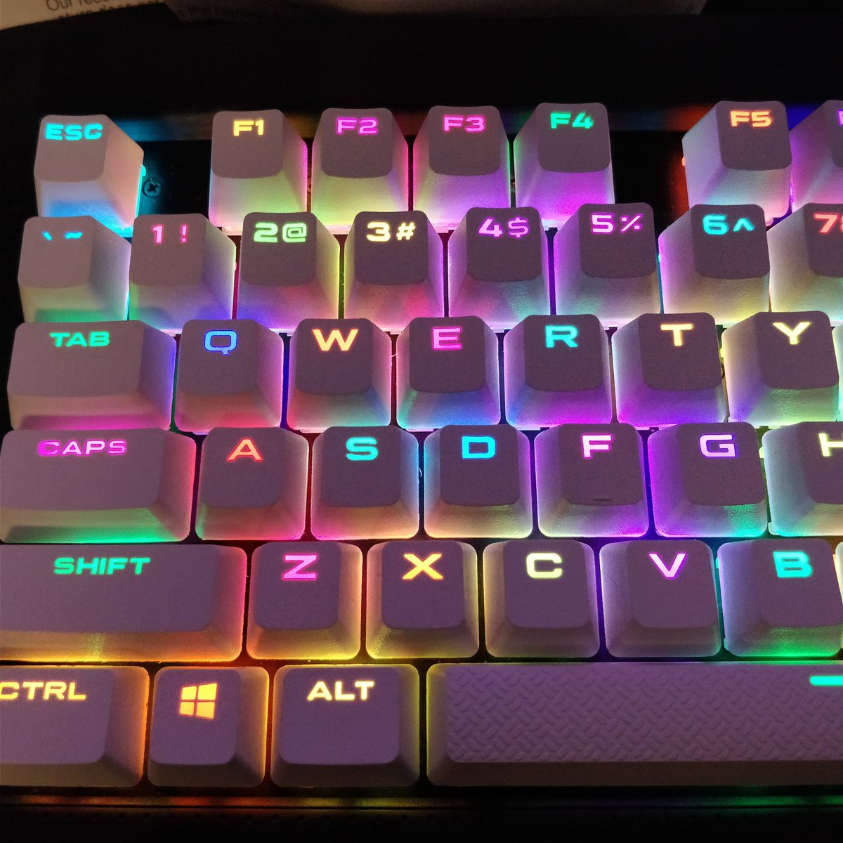 Corsair در توییتر Pbt Double Shot Keycaps On Our K95 Rgb Platinum Looking Stylish