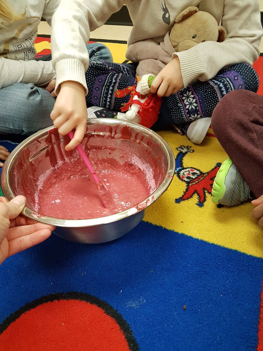 strk_ss's tweet photo. Christmas baking is in full effect! #Kindergarten #measurement #cupcakefactory #yummy https://t.co/4UltOC6S4k