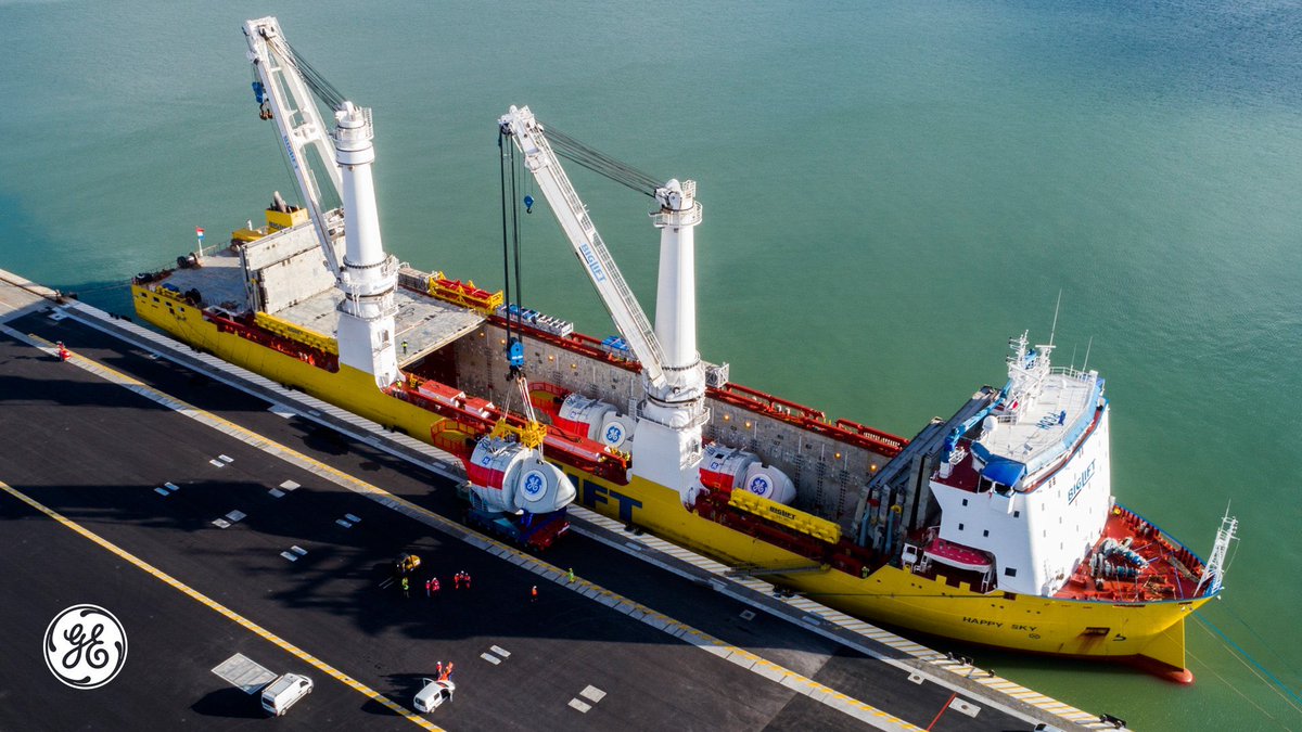 4leonphilippe's tweet photo. Un quai XXL tout beau tout neuf pour charger les génératrices de GE. #nsnport ⚓️ https://t.co/qtNfubzv6n