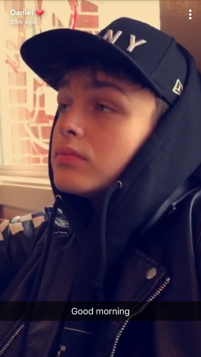 wilmmah's tweet photo. my mood always when someone talk to me before 8 am : https://t.co/XpKDp066g4