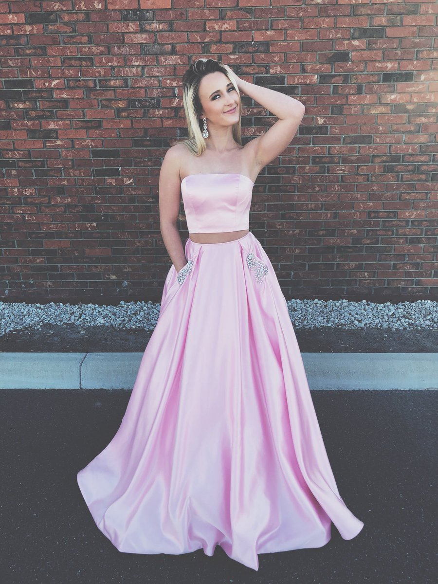 jameson_carter's tweet photo. if you wanna slay for prom you know where to go 🌸😚 #GoldenNeedle #GNgirl https://t.co/7yKcKgT4Qt