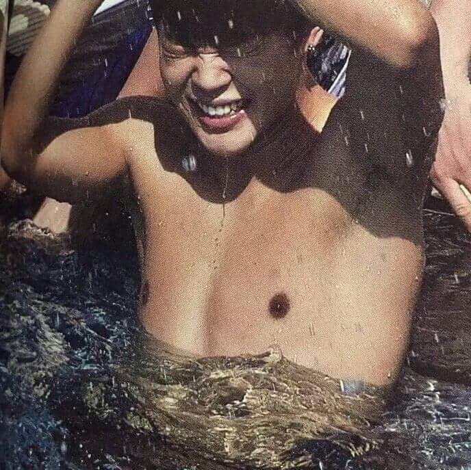 firtsIove's tweet image. jimin's nipples :/