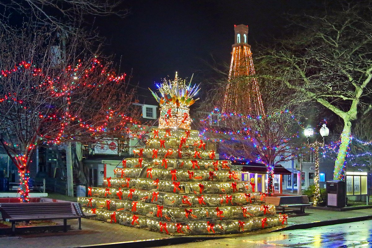 VisitCapeCod's tweet image. Quintessential #ChristmasonCapeCod: The iconic Lobster Pot Tree in Provincetown. One of our favorite holiday traditions. ❤️
