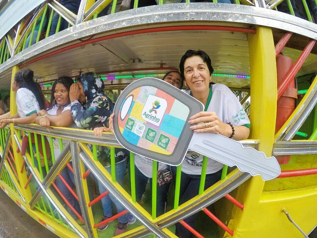 SistemaFaeg's tweet photo. 😍 Festa linda em Cristalina, nesta quarta-feira (13). A cidade ficou movimentada com a animada carreata de entrega do carro zero quilômetro para a escola Especial João Bosco Rennó Salomon, vencedora do Agrinho 2017. https://t.co/JJxZtRywJA