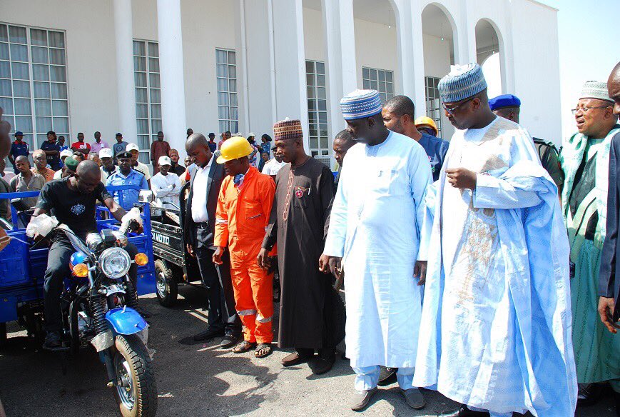 SBMediaOffice's tweet photo. GOVERNOR SANI-BELLO  REITERATES COMMITTMENT TO RURAL INFRASTRUCTURAL DEV.
... FLAGS OFF RURAL ROADS MAINTENANCE PROGRAM

Gov. Abubakar Sani-Bello has reiterated commitment to infrastructural development in rural areas in other to improve social economic activities in the state. https://t.co/bgYPxNPSkT