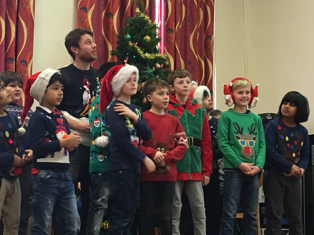 HipperholmeGJS's tweet photo. We’ve had a fun-packed day, starting with our Christmas House Sing-along, followed by a yummy festive lunch provided by @wilsonvale_uk https://t.co/uDz82Z4xJV